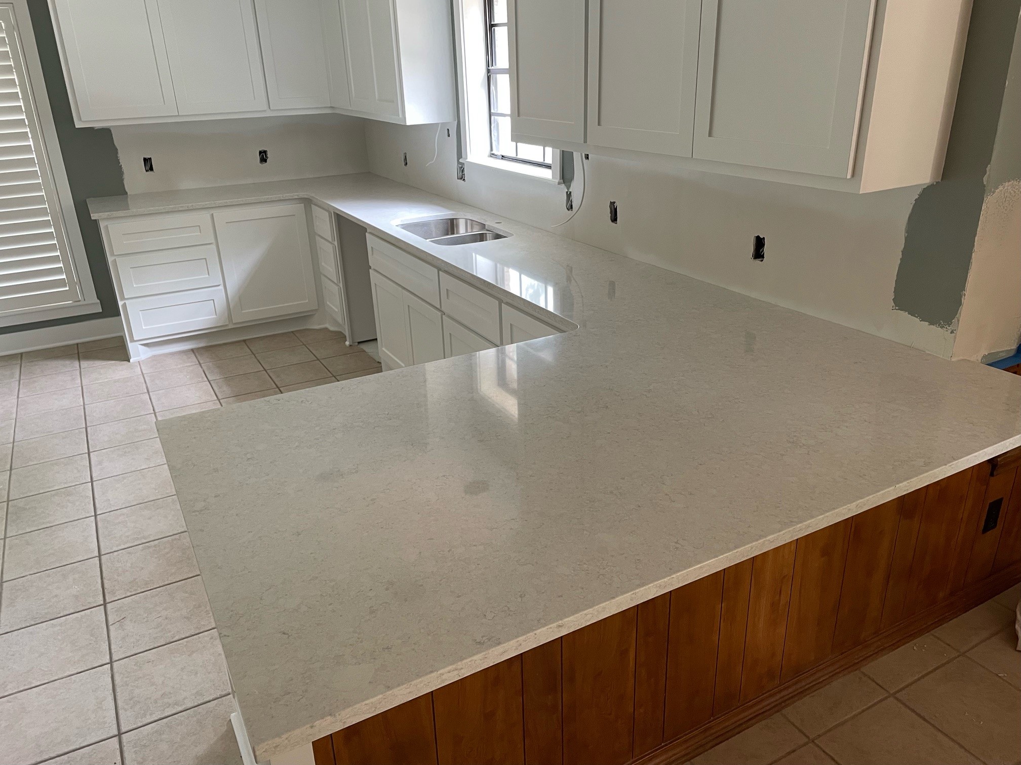 u-shape kitchen remodel with quartz countertops