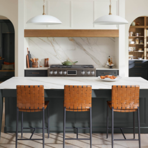 Interior view of a porcelain surface kitchen island in the shade Calacatta Gold Teracanto by LX Hausys Collection.